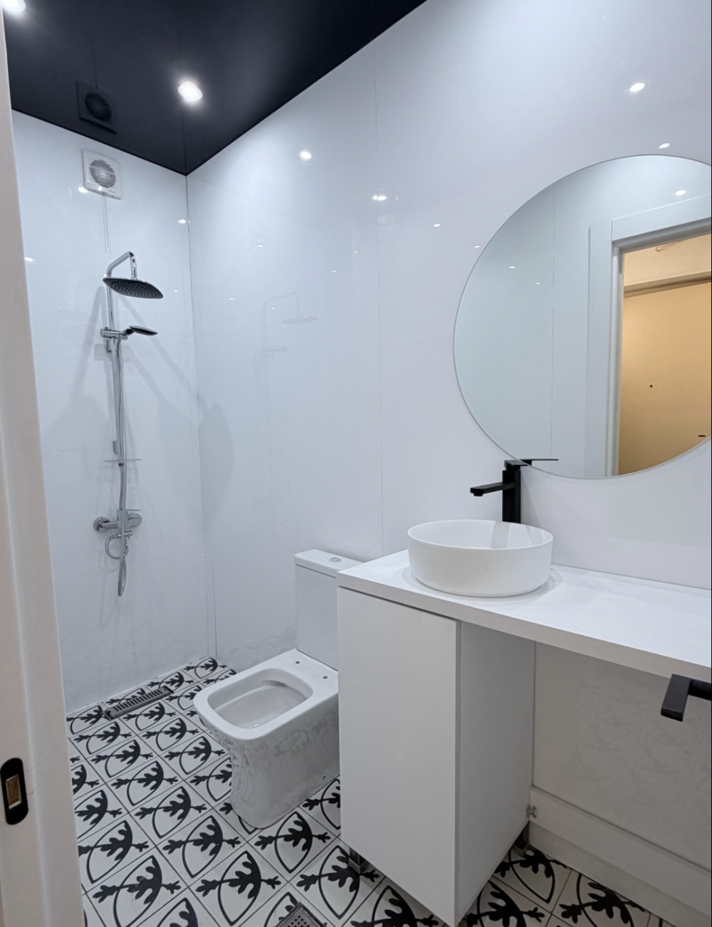 იყიდება 2 ოთახიანი ბინა დიღმის მასივში